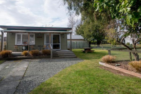 Accommodation Fiordland The Bach - One Bedroom Cottage at 226B Milford Road, Te Anau